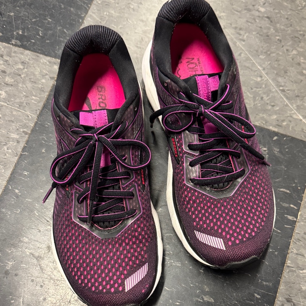 Brooks Women's Purple and Black Athletic Shoes